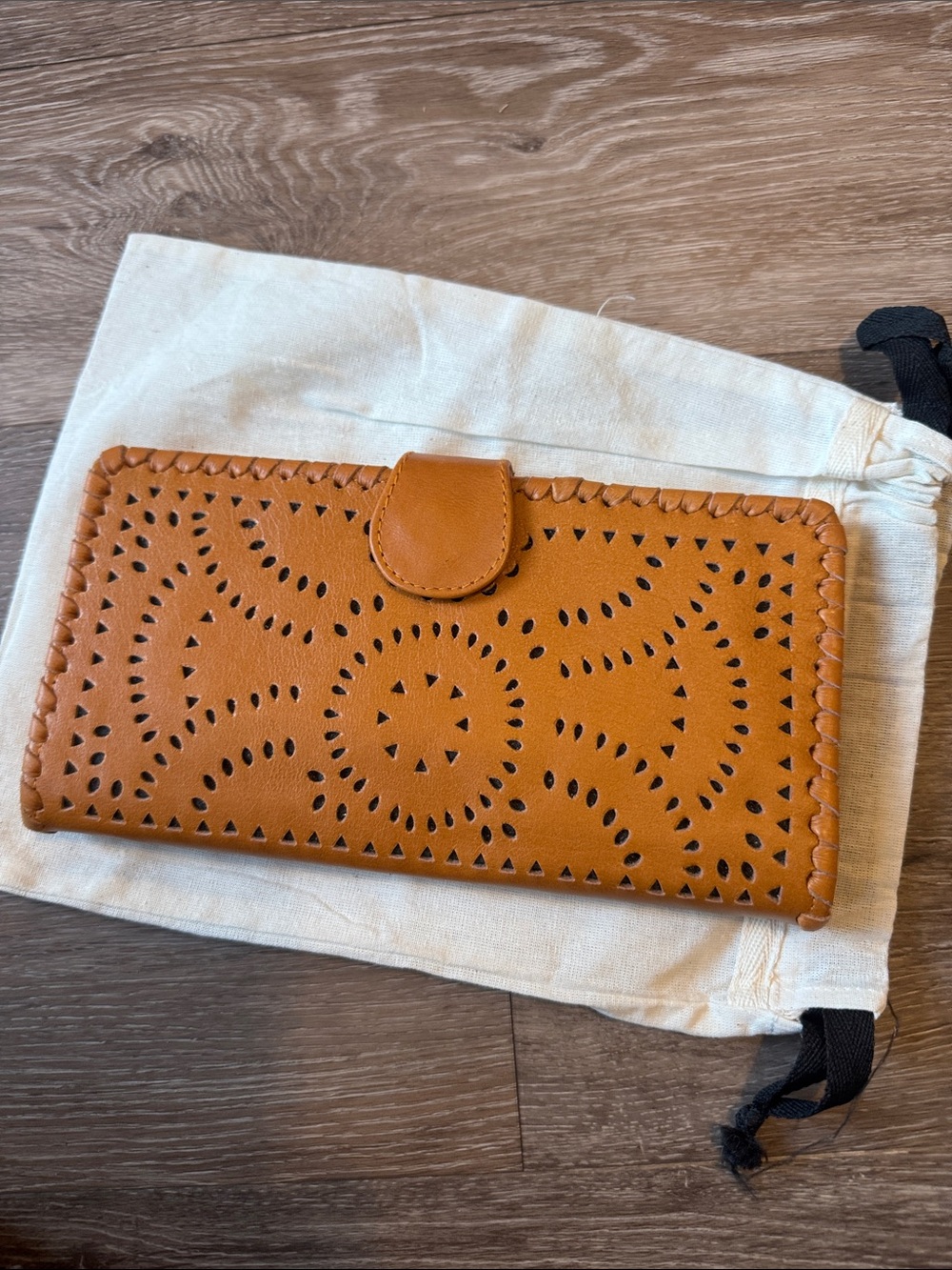 NWOT- Cleobella Mexican Soft Wallet Tan